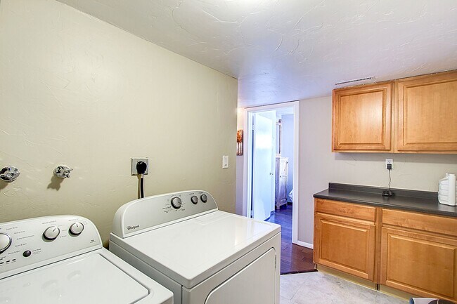 Building Photo - Peaceful 5 bdrm Mountain retreat in Woodla...