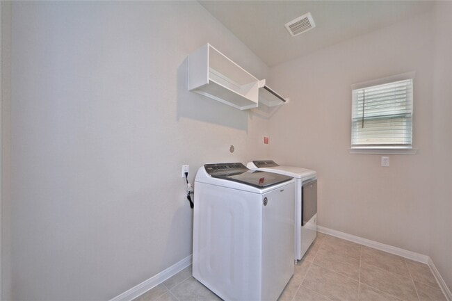 Building Photo - 1015 Modesto Dr