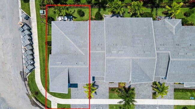 Building Photo - 16181 Oakview Dr