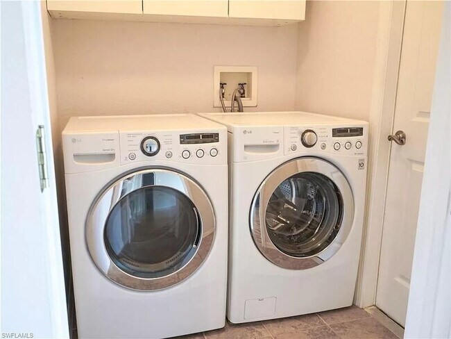 Building Photo - 17556 Brentwood Ct