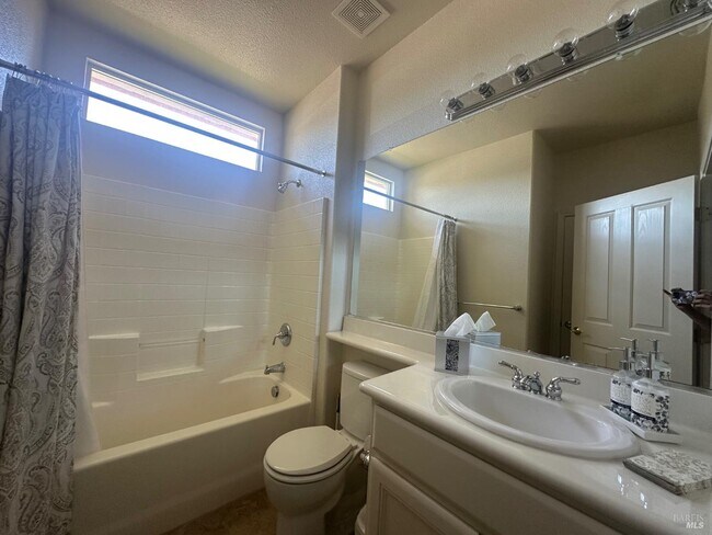 Building Photo - 107 Riviera Dr
