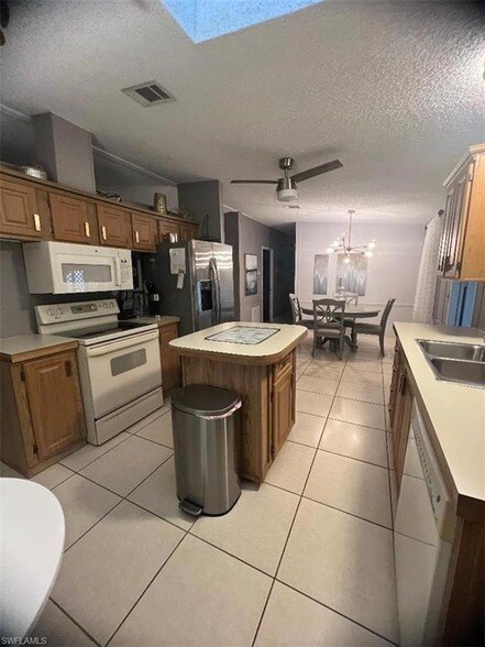 Building Photo - 1515 Gulf Coast Dr