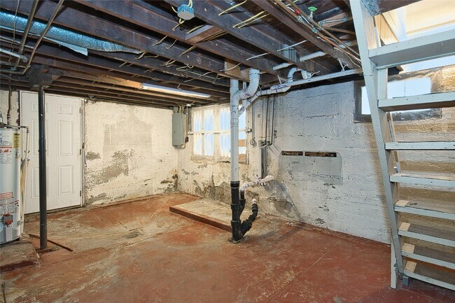 Building Photo - 5031 Dewey Ave