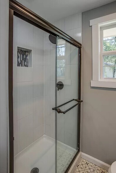 Building Photo - 807 Riviera Dr