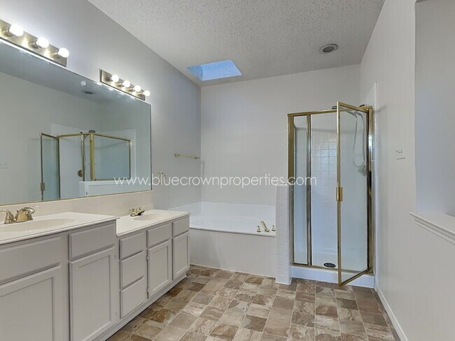 Building Photo - 1409 Post Oak Dr