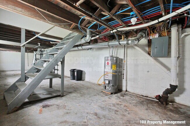 Building Photo - 917 Lockbourne Rd