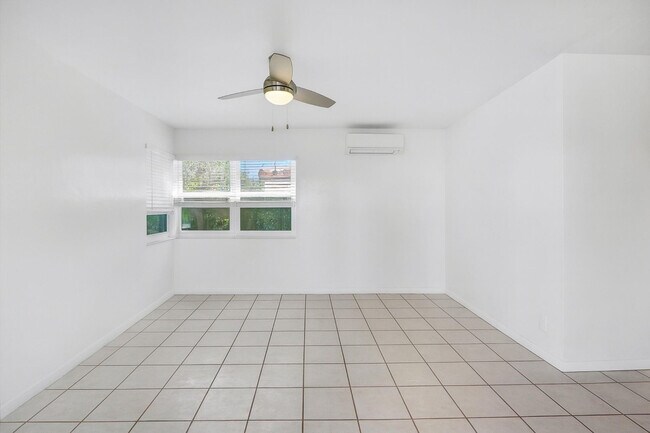 Building Photo - 326 Madison St