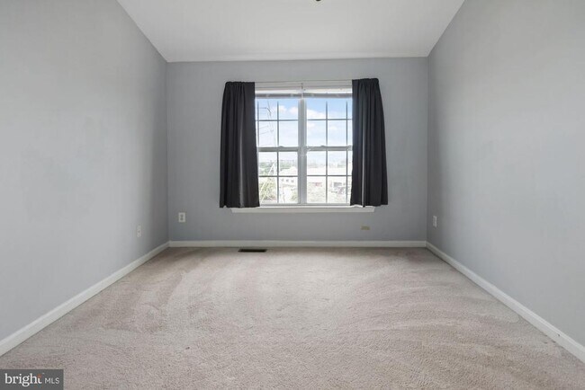 Building Photo - 2480 Angeline Dr