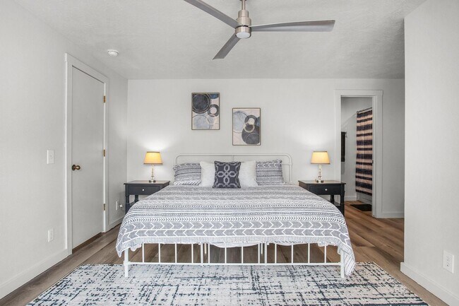 Building Photo - Furnished Short-Term Rental in Eagle – Pool & Prime Location!