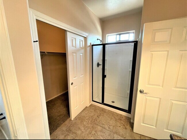 Building Photo - "Charming 4-Bed Home with 2.5 Baths in Tuc...