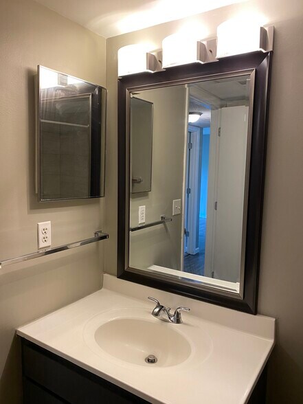Bathroom - 2622 W Willowlake Dr