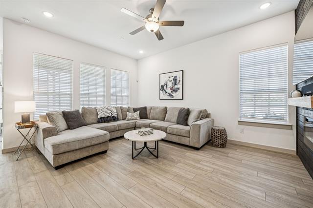 Building Photo - 1000 Redbrick Ln