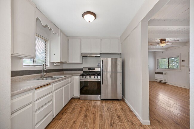 Building Photo - Country living in Beautiful Meadow Vista