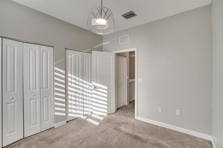 Building Photo - 389 NE 208th Ter