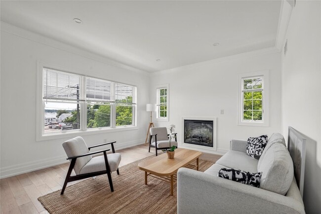 Building Photo - 22 Sagamore Hill Dr