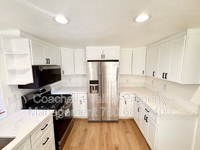 Building Photo - 41595 Navarre Ct