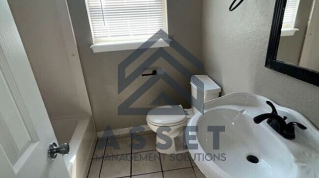 Building Photo - RENT TO OWN – EDMOND, OK