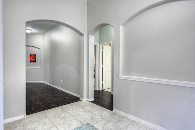 Building Photo - 7810 Oak Moss Dr