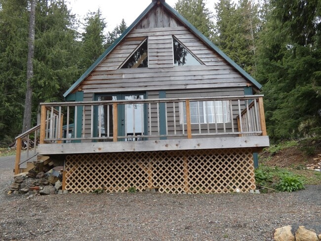 Building Photo - APPLICATION PENDING - **Charming Cabin**