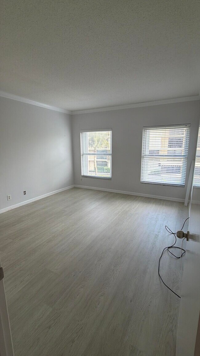 Building Photo - 3230 S Ocean Blvd