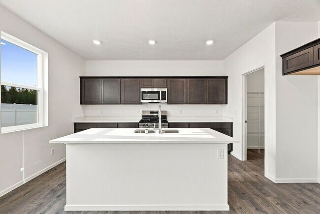 Building Photo - Spacious 5-Bedroom with Loft with 3-Car Garage