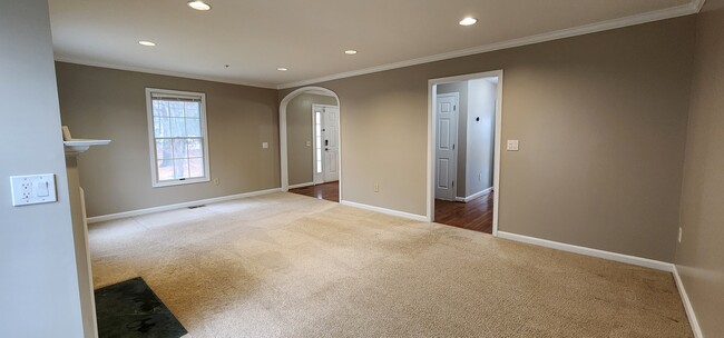 Expansive family room - 13 Steeple Ct