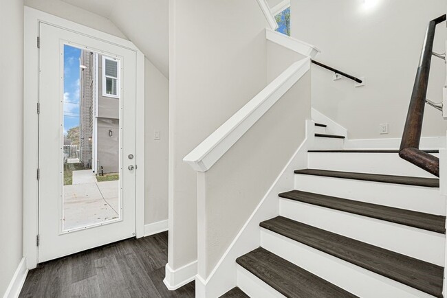 Building Photo - 4013 St Augustine St