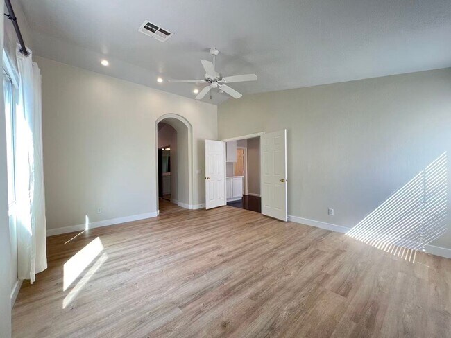 Building Photo - Beautiful and well-maintained two-story home in summerlin