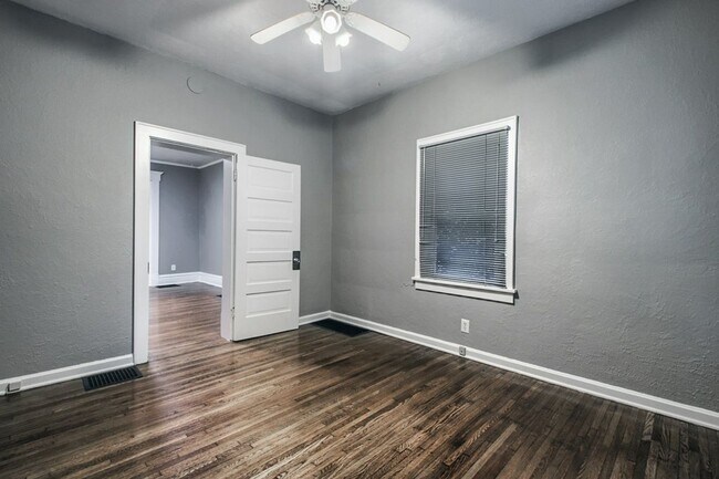 Building Photo - 2091 Summit St
