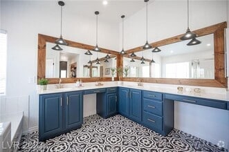 Building Photo - BEAUTIFUL 4 BEDROOM HOME!