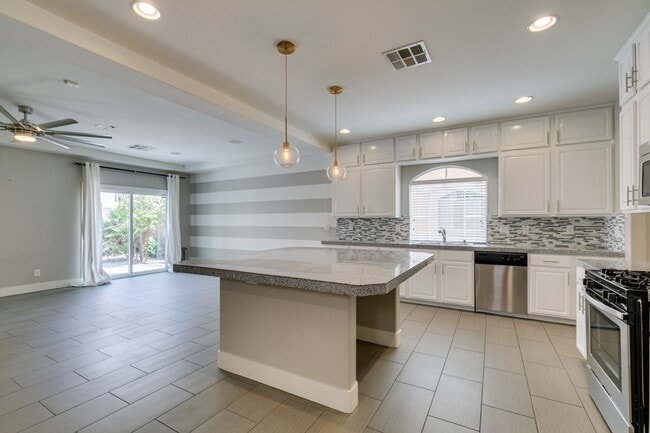 Building Photo - 4586 W Camero Ave