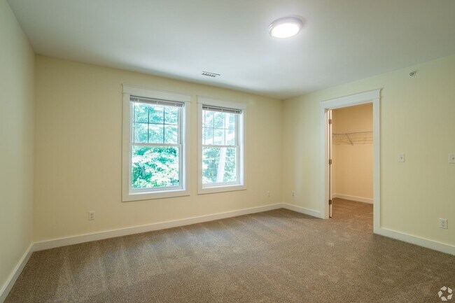 Building Photo - 46 Monroe Dr