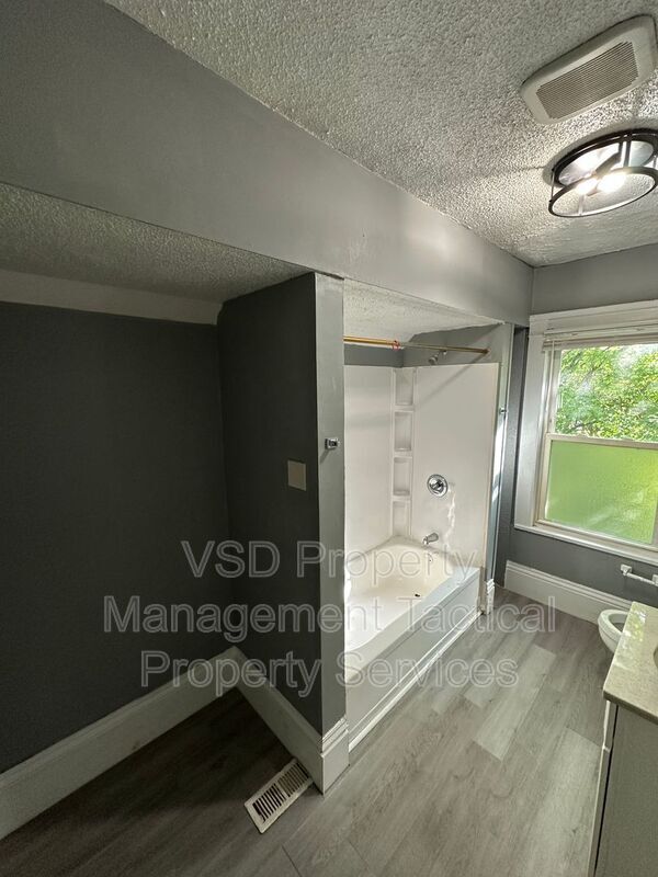 Building Photo - 3901 W 36th St