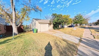 Building Photo - 2233 Huskey St
