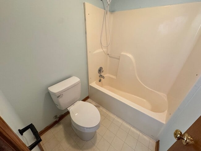 Building Photo - Comfortable Living