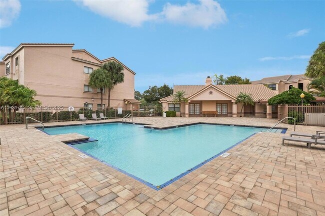 Building Photo - 2926 S University Dr