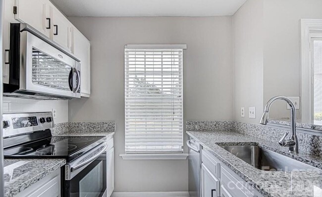 Building Photo - 8215 Circle Tree Ln