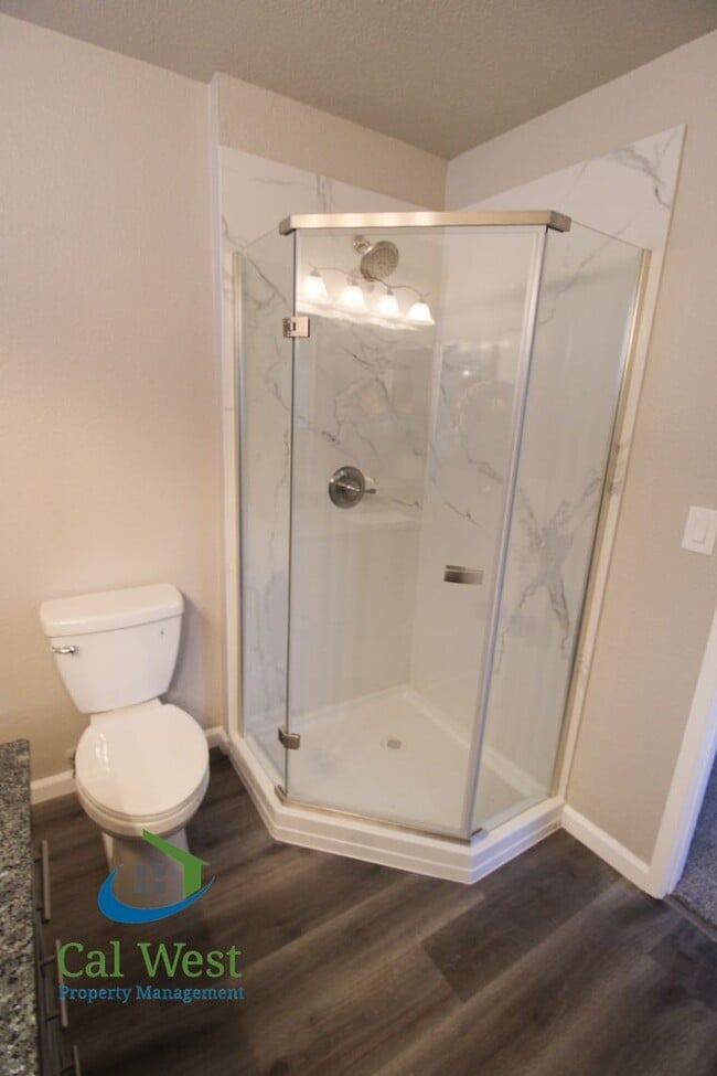 Building Photo - $4595 - Large spacious updated 4 Bed/2.5 B...