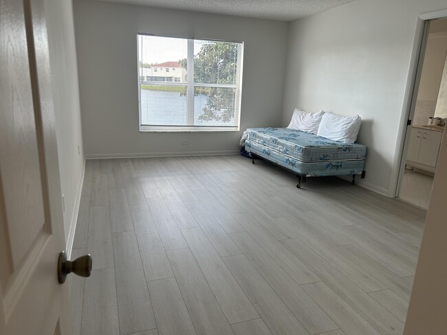Building Photo - 9589 Tavernier Dr