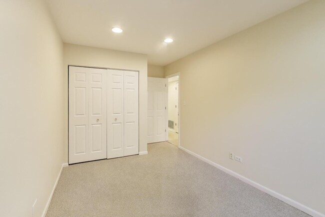 Building Photo - 2318 W Flournoy St