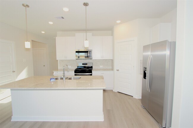 Building Photo - 5518 Handlewood Ln