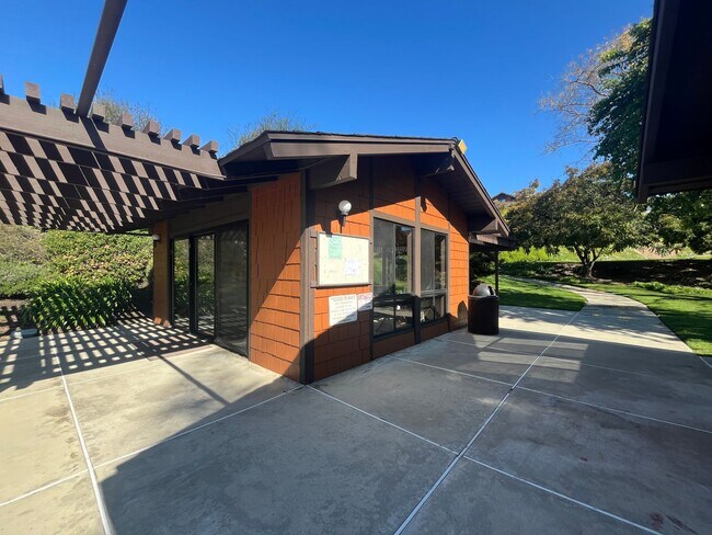 Building Photo - 2556 Ocean Cove Dr