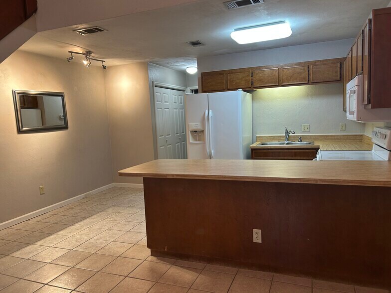 Building Photo - 1135 Ocala Rd