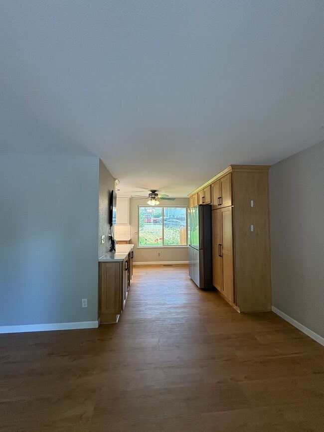 Building Photo - 1533 Ridgeview Ct