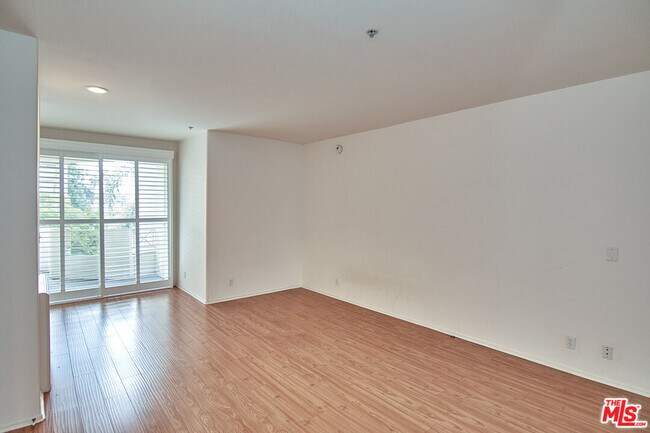 Building Photo - 333 Westminster Ave