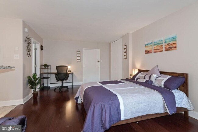 Building Photo - 1260 21st St NW