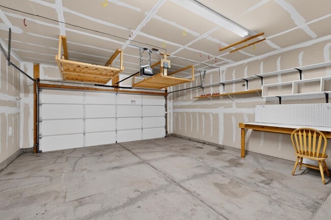 Building Photo - 624 Torretta Dr SW