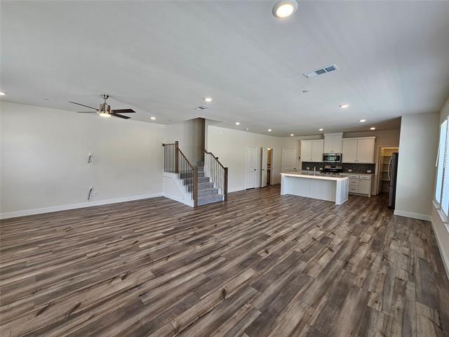 Building Photo - 2800 Jacaranda Dr