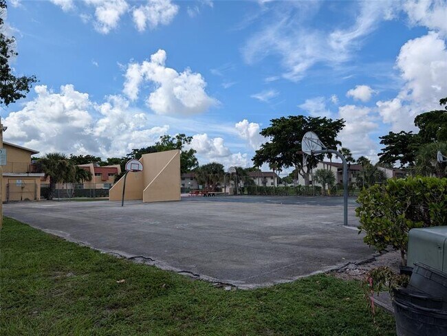 Building Photo - 6040 Shaker Wood Cir