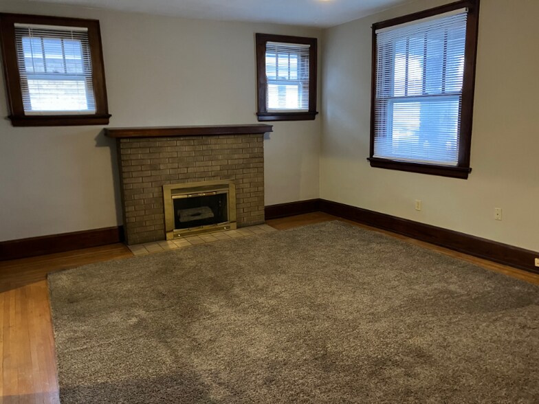 Building Photo - 121 W 33rd St